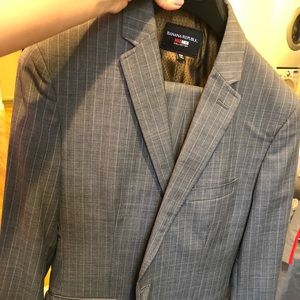 Men’s jacket and matching pant suit